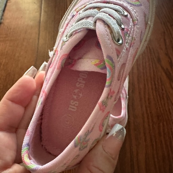 Toddler girls size 6 slip on shoes - Picture 3 of 4